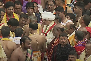 Gajapati King performs Chhera Pahanra on Devadalana