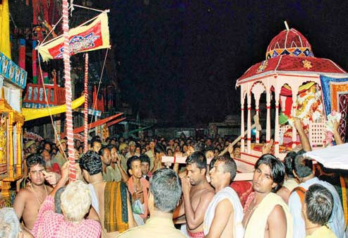 Goddess Laxmi approaching towards Nandighosa