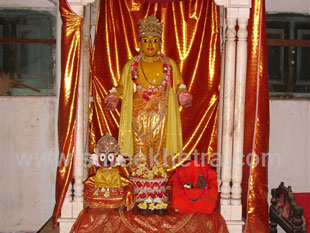 Deity in subsidiary temple