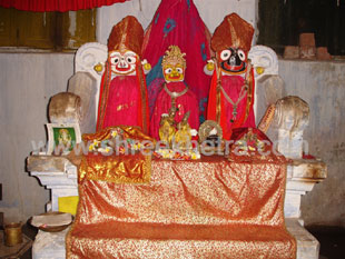 Deity in subsidiary temple