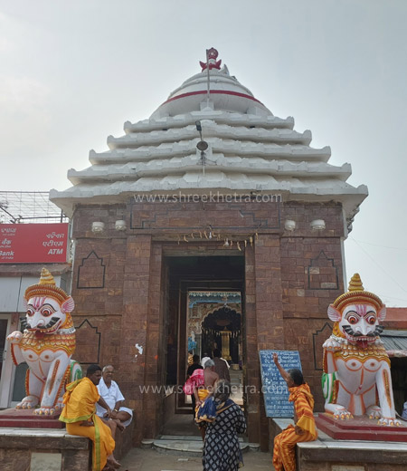 Entrance gate of Sakhigopal Temple