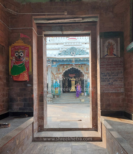 Entrance gate of Sakhigopal Temple