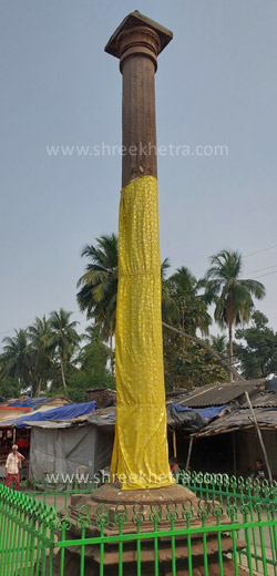 Garuda pillar in front of the Temple