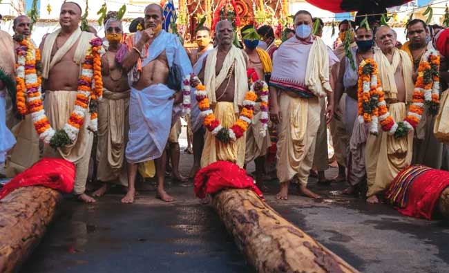 Servitors with Angya Malas from the three Deities