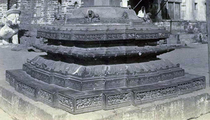 1890 photo of Sun Pillar Pedestal