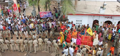 Daru Sagadi parked in front of Alam Chandi temple