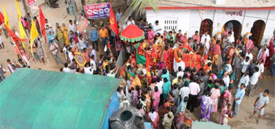 Daru Sagadi parked in front of Alam Chandi temple