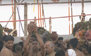 Servitors bringing water to Snana Mandapa